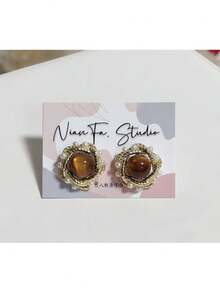 一对锌合金复古珐琅轻奢优雅精致的女士时尚耳环。设计独特高端，适合在派对、节日、婚礼等场合佩戴。 - 珍珠麻花耳環 - 查看 3