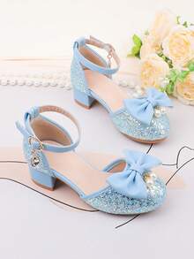 花童鞋，适合婚礼、派对、节日等场合，适合所有年龄段的女孩，经典舒适百搭的小童鞋，蓝色蝴蝶结珍珠装饰，适合正式场合、表演、芭蕾舞、公主鞋，闪亮亮片镂空设计