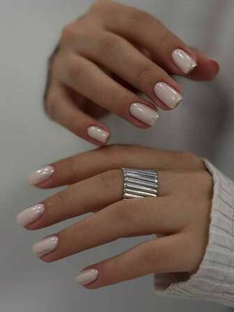 24片/套 中号方形浅粉色法式美甲贴片，珠光粉设计，展现迷人女性魅力，全贴合亚克力假指甲，内含1片果冻胶和1个指甲锉，适合女性和女孩日常工作、学习和聚会使用。