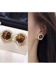 一对锌合金复古珐琅轻奢优雅精致的女士时尚耳环。设计独特高端，适合在派对、节日、婚礼等场合佩戴。 - 珍珠麻花耳環 - 查看 1