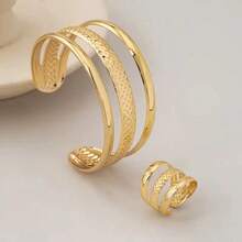 Bracelet And Ring Set Featuring A Three-Ring Design And Exquisite Embossed Carvings. - Gold - View 2