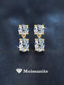 两件套优雅奢华925纯银耳环，一颗4.0毫米圆形，一颗4*6毫米梨形切割，共镶嵌0.8克拉莫桑石，适合女性日常佩戴、参加派对、节日、情人节、母亲节、结婚纪念日、圣诞节、生日等场合，是理想的珠宝礼物之选。 - EH0109M - 查看 8