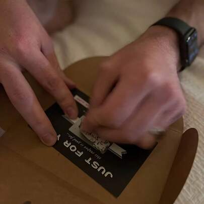 8 phiếu cào, Quà tặng sinh nhật, Phiếu tình yêu, Quà kỷ niệm, Quà tặng tự làm cho cô ấy/anh ấy, Quà tặng ngày lễ tình nhân