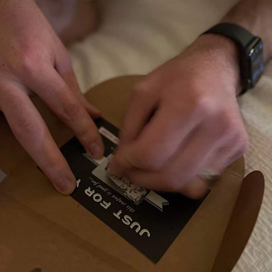 8张刮刮乐优惠券，生日礼物，爱情优惠券，周年纪念礼物，DIY礼物（送给她/他），情人节礼物 - 黑色 - 查看 1