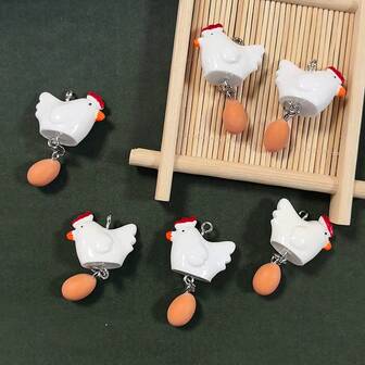 2个趣味树脂母鸡下蛋吊坠，创意动物耳环，钥匙扣，挂饰，混色