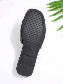 Dép lê nữ có khóa trang trí, dép xăng đan đế bằng màu đen, mũi vuông khoét rỗng, dép lê mùa hè tối giản thoải mái dành cho nữ, dép đi trong nhà, dép đi chơi, dép thời trang màu trơn, đa năng, phù hợp cho kỳ nghỉ. - màu đen - Xem 8