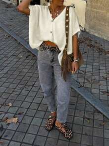 FOR BEAUTY 春夏新款白色V领纽扣短袖宽松针织开衫，适合女士休闲度假穿着，露肩设计，白色上衣，新年必备单品 - 白色 - 查看 5