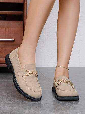 Platta, casual loafers med spänne för kvinnor, massiv metall