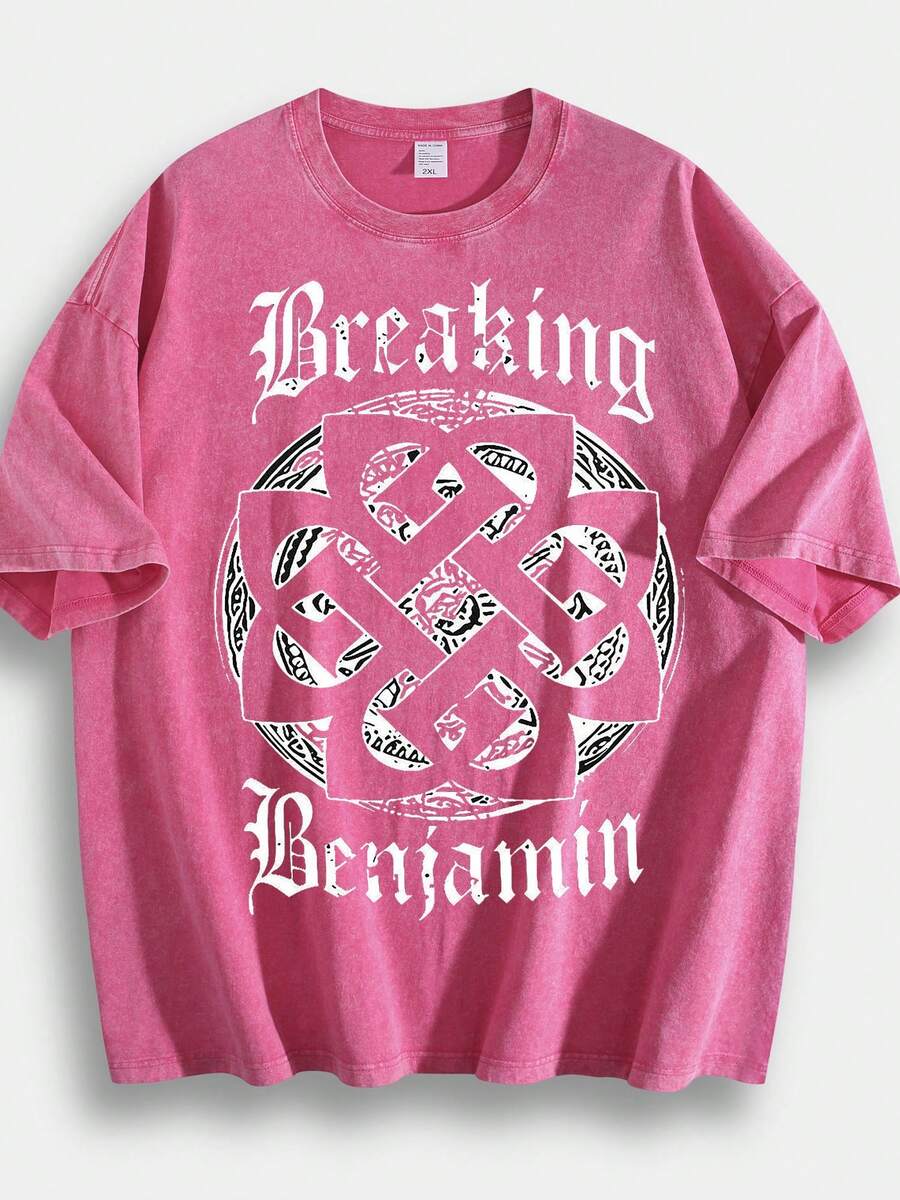 Washed T-Shirt Men'S Retro Breaking Benjamin Band Graphic Tee, Bold White Gothic Breaking Benjamin Text With Intricate Celtic Knot Design In Circular Pattern On Vibrant Pink Background, Vintage Rock Aesthetic With 2000S Alternative Metal Vibes, - 玫紅色 - 查看 1