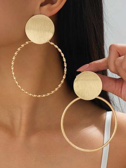 时尚几何镂空圆环耳钉，适合女性佩戴，可用于度假、派对、送礼等场合。