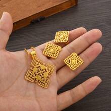 3 pièces Ensemble de bijoux classique doré creux en forme de croix, comprenant des boucles d'oreilles, une bague et un collier. Élégant et convenant aux femmes. Adapté pour les rassemblements au Moyen-Orient, les mariages, les festivals, les fêtes et les anniversaires.