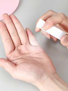 1个38毫升/50毫升卡片喷雾瓶，小型酒精洗手液喷雾瓶，独立香水瓶，化妆水，驱蚊消毒水瓶，便携式香水喷雾瓶，超细雾化面部水瓶，喷雾瓶，小型酒精消毒喷雾瓶。 - 無色 - 查看 3