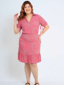 Women's Plus Size Dress In Printed Viscose Fabric, Midi Length, Sport Collar Followed By A V-Neck And 3/4 Sleeves With An Internal Drawstring Detail Offering An Adjustable Option. It Has A Yoke On The Shoulders, A Thin Elasticated Waist, A Side Closure With An Invisible Zipper Followed By A Wide Ruffled Hem, And At The Back, The Collar Matches The Front Collar Finished With A Cutout. A Unique Piece Ideal For Creating Your Summer Looks! _x000D_
Our Size L Has A Length Of 100 Cm. - 紅色 - 查看 1
