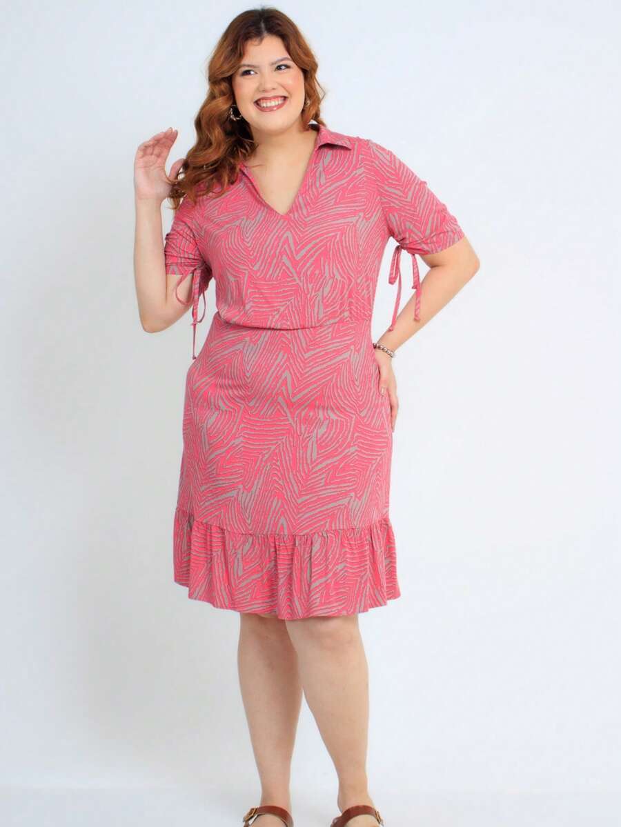 Women's Plus Size Dress In Printed Viscose Fabric, Midi Length, Sport Collar Followed By A V-Neck And 3/4 Sleeves With An Internal Drawstring Detail Offering An Adjustable Option. It Has A Yoke On The Shoulders, A Thin Elasticated Waist, A Side Closure With An Invisible Zipper Followed By A Wide Ruffled Hem, And At The Back, The Collar Matches The Front Collar Finished With A Cutout. A Unique Piece Ideal For Creating Your Summer Looks! _x000D_
Our Size L Has A Length Of 100 Cm. - 紅色 - 查看 1