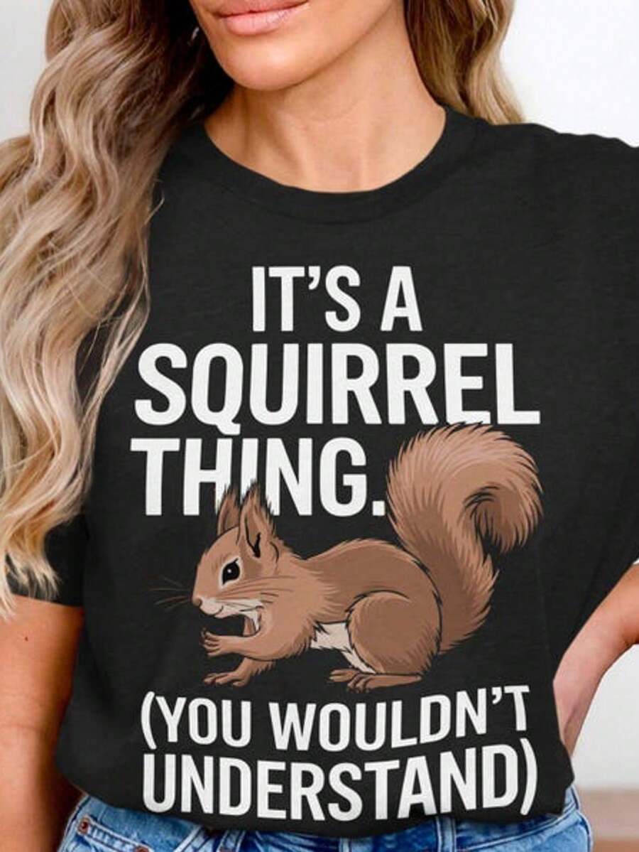 Pet Theme It's A Squirrel Thing Text And Squirrel Print Crew Neck T-Shirt, Design Details Include Bold White Text With A Detailed Brown Squirrel Graphic, Short Sleeve Playful Style Casual Garment Style Suitable For Spring And Autumn, Machine Wash Cold With Like Colors, For Pet Lovers Gatherings And Daily Leisure - 黑色 - 查看 1