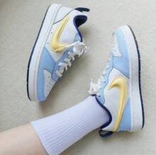 Nike أحذية رياضية كاجوال منخفضة الكاحل للأطفال الكبار من BOROUGH - أبيض أزرق - مشاهدة 6