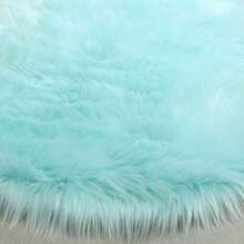 这款柔软蓬松的浅蓝色毛绒地毯，舒适百搭，适用于卧室、客厅、书房、办公室、门厅等场所，可用作地垫，营造温馨的卧室氛围。这款毛绒地毯可水洗且防滑，设计可爱，适合全年室内使用，是室内家居装饰的理想之选。它也可用作奢华简约的客厅地毯，不对称的形状，同样适用于卧室和床边。 - 薄荷藍 - 查看 3