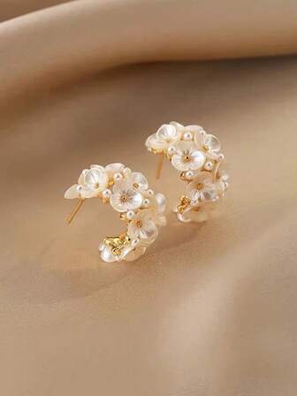 1对复古高档贝壳花朵耳钉，可爱百搭的女士耳环