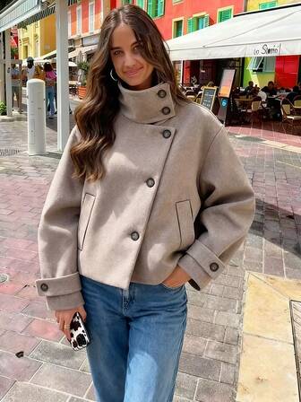 女士单排扣立领宽松新款时尚长袖外套，适合街头短款外穿上衣