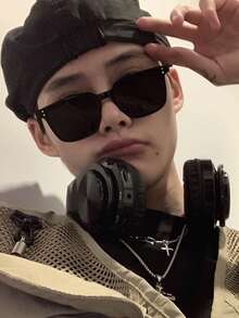 Minimalist Fashion Fashion Glasses, Trending Cross-Border Small Face Style, Fashionable Street Photography Essential - Multicolor 3886 - View 2