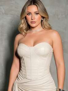 Black Strapless Women's Corset In Synthetic Leather With Structured Cups And A Fitted, Shaping Finish, Perfect For Enhancing The Silhouette. Corset-Style Top With A Sweetheart Neckline That Enhances The Bust And Adds A Sensual Touch To The Look. Ideal For Parties, Nightclubs, Evening Events, Modern Gothic Looks, Or Fashionista Style. Pairs Well With Leather Pants, Tight Skirts, Or High-Waisted Jeans. Durable And Comfortable Material, With An Elegant Drape And Sophisticated Finish. Can Be Worn As A Main Piece Or Layered Over Bold Looks. Sexy Women's Cropped Black Synthetic Leather Corset, 2025, For Those Seeking Style, Attitude, And Prominence. Black Corset Top For Going Out At Night, Attending Concerts, Themed Parties, Or Creating Looks With A Dark, Alternative, Or Glam Aesthetic. A Must-Have In The Wardrobe Of Anyone Who Loves Striking Fashion And Pieces With Personality. - Kem - Xem 1