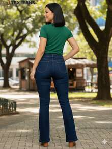 Calça flare feminina confeccionada em jeans de alta qualidade com cintura alta que proporciona sustentação conforto e um visual alongado peça ideal para criar combinações elegantes contemporâneas e versáteis perfeita para quem busca estilo durabilidade e um caimento que valoriza o corpo em qualquer ocasião do cotidiano - Lavagem escura - Visão 4