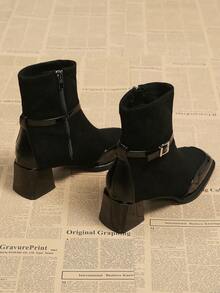 2025秋冬新款复古法式英伦风黑色方头麂皮短靴，侧拉链修身粗跟搭扣时尚连衣裙靴 - 黑色 - 查看 4