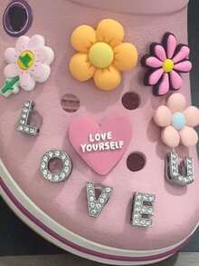 26 Letters Diy Bag Decor, Crystal Diamond Alloy Letters,Slipper Decorative Buckle,Suitable For Bogg Bags, Hollow Out Clogs, Tote Bags, Decorative Accessories, Customizable For Your Beach Tote Bags And Hollow Out Clogs, These Charming Decors Infuse Personalized Style And Vibrant Colors To Your Bogg Bags And Hollow Out Clogs, A Great Gift For Family, Friends, Or Loved Ones, Or Even A Christmas Gift.