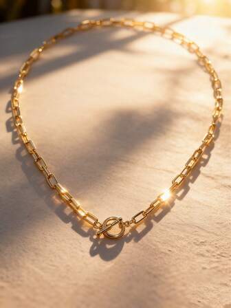 1条高端镀金女士项链！简约锁骨链，散发柔和光泽，独特设计，完美贴合颈部，提升肤色。适合工作或约会佩戴，是优雅女孩的必备珠宝单品！