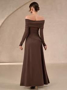 女士优雅精致浪漫时尚露肩金属装饰长袖紧身A字纯色连衣裙，适合秋夏季节，可作茶会礼服或婚纱穿着。 - 咖啡棕 - 查看 2