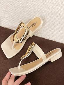 一双女童 Baita 方头露趾夹趾休闲金属扣人字纹凉鞋