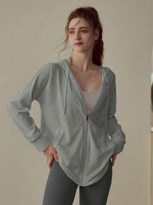 Never me Atasan Yoga Wanita Berkualitas Tinggi, Cocok untuk Lari Pagi, Jaket Kebugaran Profesional, Pakaian Luar Ringan Pelindung Matahari untuk Lari Musim Semi - Light Grey - View 8