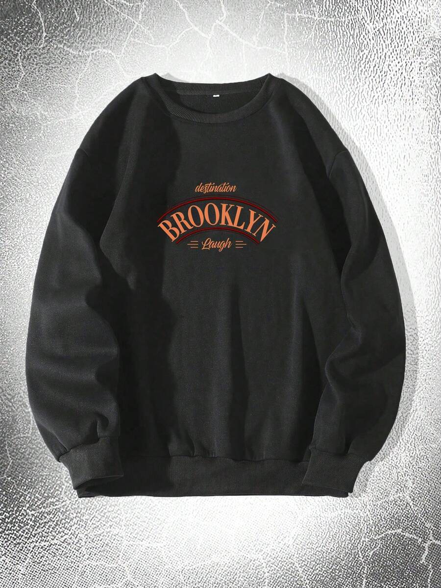 Sudadera de Cuello Redondo Forrada para Hombre - Negra Estampada Destino Brooklyn Brough Cómoda y Abrigada, Fácil de Lavar, Estilosa y Versátil - Negro - Ver 1