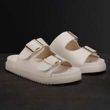 Sandália Estilo Papete Flatform Feminina Moderna Versátil Estilosa com Detalhe em Fivela Confortável para uso Diário  Verão 2025 - Branco - Visão 1