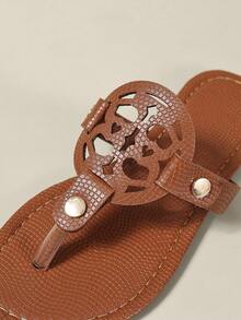 2026新款大码女式镂空平底人字拖凉鞋 - 休闲百搭 - 夏季新品 - 舒适休闲 - 日常穿着 - 海滩度假 - 镂空设计 - 露趾 - 平底鞋 - 卡其色、黑色、白色、红色、金色、银色、棕色 - 低跟 - 休闲风格 - 工作通勤 - 派对庆典 - 夏季 - 合成材料 - 棕色 - 查看 3