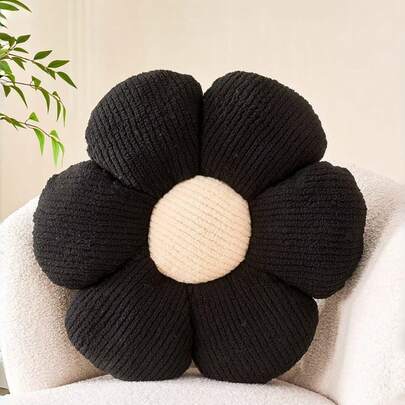 Gối tựa họa tiết hoa sáu cánh mềm mại và tinh tế, hoàn hảo cho ghế sofa phòng khách, giường ngủ và các vật dụng trang trí nhà khác, tạo thêm bầu không khí lãng mạn đáng yêu.