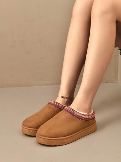 女士新款圆头厚底套穿式冬季雪地靴，舒适圆头设计，内衬柔软绒毛，户外防滑