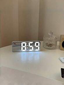 1个大型LED数字时钟，带温度显示、背光屏幕、静音闹钟，适用于卧室，亮度可调，12/24小时制，可使用电池或USB线供电 - 彩色 - 查看 10