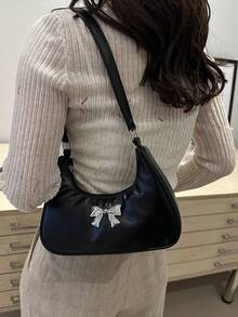 装饰性搭扣细节、缝线、链条肩带单肩包，女士装饰性搭扣单肩包，街头时尚流浪包，小号和中号斜挎包及钱包套装，适合购物、约会、作为女士礼物，也适合青少年、大学生、工作、商务、通勤等场合。 - 黑色 - 查看 3