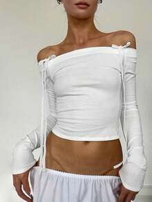 Blusa feminina Vuslat, modelo Y2K, sexy, com cintura marcada, um ombro só, alças finas e mangas compridas. Ideal para a primavera, Dia dos Namorados, passeios, looks casuais, moda Y2K, blusa branca e estilo streetwear. - Branco - Ver 3