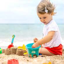 Juego de Juguetes de Arena para Playa para Niños 5/7/18 Piezas - Incluye Cubo, Pala, Moldes de Arena & Regadera, Juguetes de Juego de Playa para Niños Herramientas de Juego con Agua, (Verano&Invierno) |Juguete de Playa Divertido para Niños y Niñas-Vacaciones/Cumpleaños/Día del Niño/Fiesta al Aire Libre /Regalo de Año Nuevo - Multicolor - Ver 7