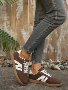 2025春季新款女士厚底休闲鞋，防滑、舒适、时尚、百搭 - 棕色 - 查看 5