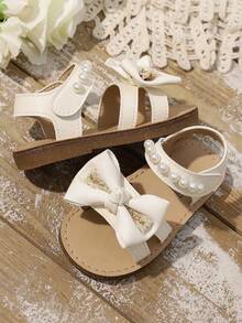 2026 Model Girls' Pearl Decor + Floral Bowknot Sandals, Comfortable Material, Non-Slip, Open Toe Design, Multi-Strap Flat, Elegant Princess Style Children Summer Sandals, Suitable For Vacation Outfits, Daily Wear, Family Gatherings And Outdoor Activities - Beige - View 4