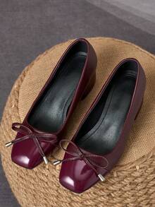 Mahogany Patent Two-Tone Textured Square Toe Bow Block Heel Pumps – 5cm - Redwood - View 4