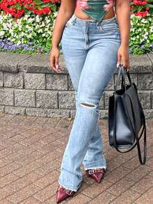 百搭水洗做旧口袋喇叭牛仔裤，适合女性通勤、休闲度假和约会穿着。 - 淺色水洗藍 - 查看 2