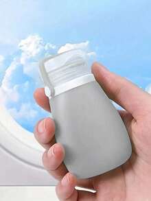 Conjunto de viagem composto por frascos de silicone para armazenar xampu, cosméticos e loções. Esses frascos vêm com fechos à prova de vazamentos e estão disponíveis em três tamanhos: 30 ml, 60 ml e 90 ml. - Cinza - Ver 6