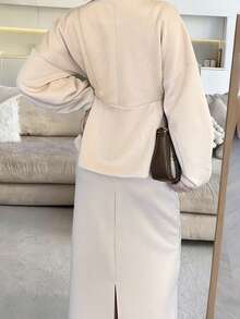 Eleganter Strickanzug aus Lila-Rosa Cardigan und Rock für den Herbst/Winter, modisches, bequemes, vielseitiges, minimalistisches Heim- und Pendler-Design mit Knopfverzierung, Schmetterling-Tiefer-V-Ausschnitt, langärmeliger Cardigan, reißverschlussverzierten Rock, Neuheit Herbst/Winter 2025 Saison.