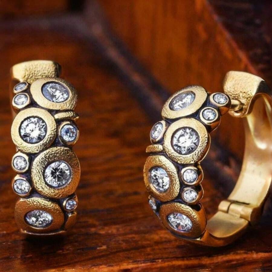 1 Pair Classic Elegant Gold Earrings, Inlaid With White Synthetic Cubic Zirconia, Sparkling Jewelry, Suitable For Daily Gatherings And Holiday Gifts - Gold - View 1