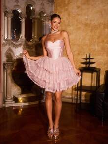 Faeriesty 优雅无肩带派对礼服，修身缎面上身（精致褶皱细节），多层薄纱裙摆（闪亮点缀和精致刺绣，营造蓬松梦幻效果），后背系带设计——是婚礼、鸡尾酒会、花园派对、慈善晚宴的理想之选。 - 粉色 - 查看 11