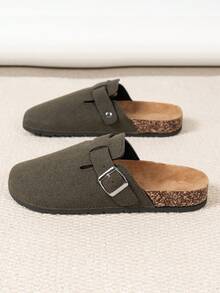 男士休闲纯色宽楦穆勒鞋，舒适防滑耐磨软底，圆头设计，舒适织物鞋面，PVC鞋底，套脚式设计，适合全年户外活动。